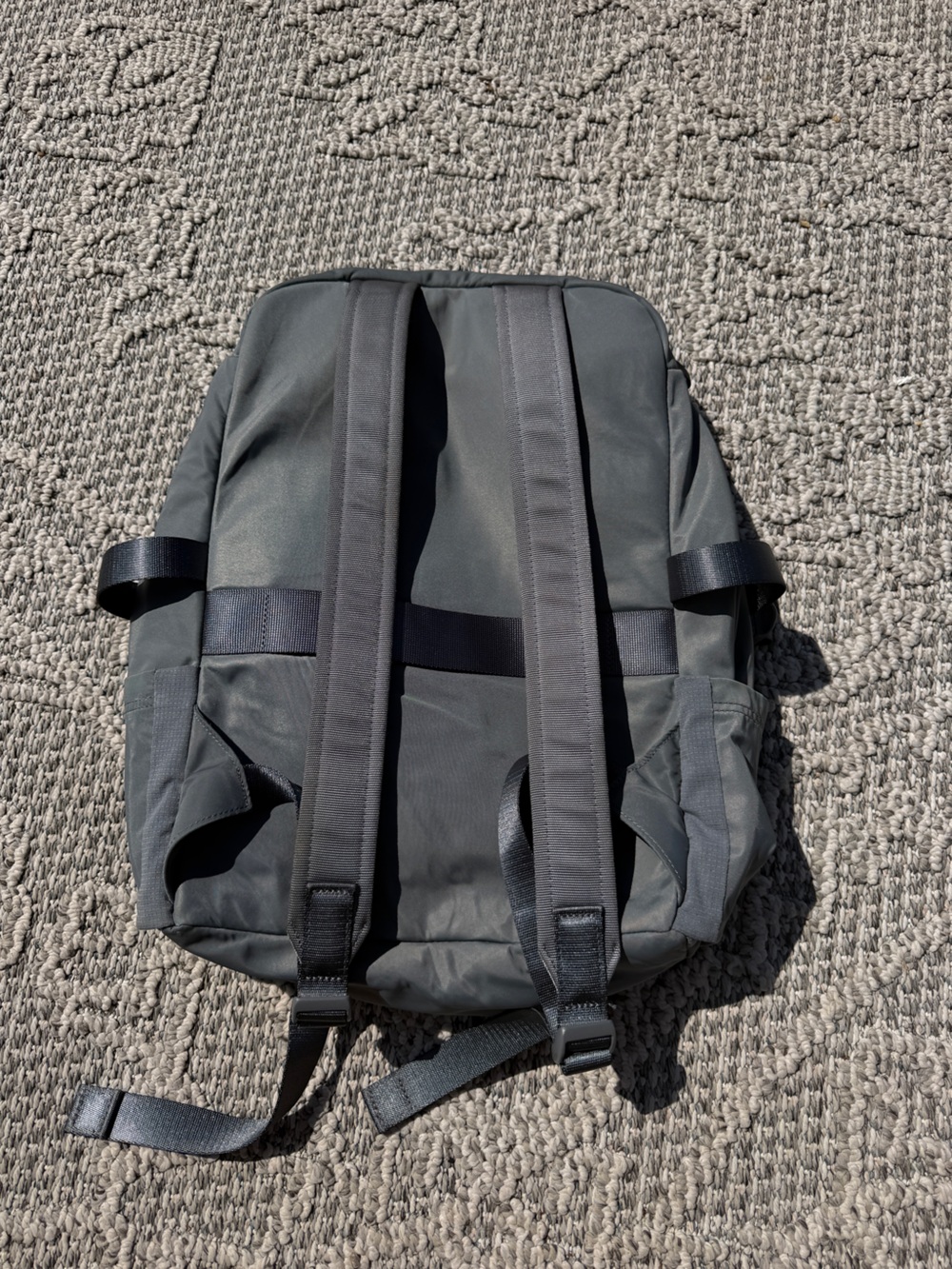 lululemon athletica New Crew Asphalt Grey Backpack 22L Pocket Keychain - Picture 8 of 12